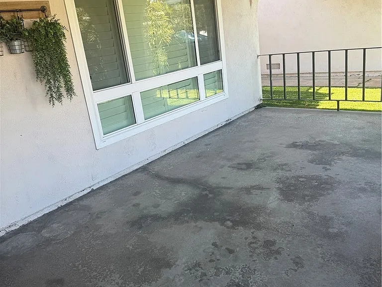 17323 Grayland Ave — Photo 4