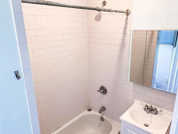 5th image of 208 E 7th St #20A