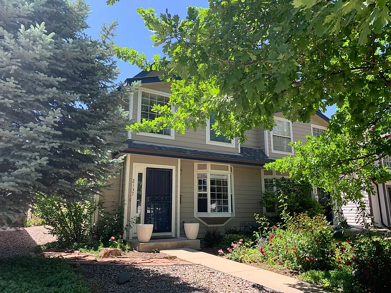 2137 S Lincoln St — Photo 1