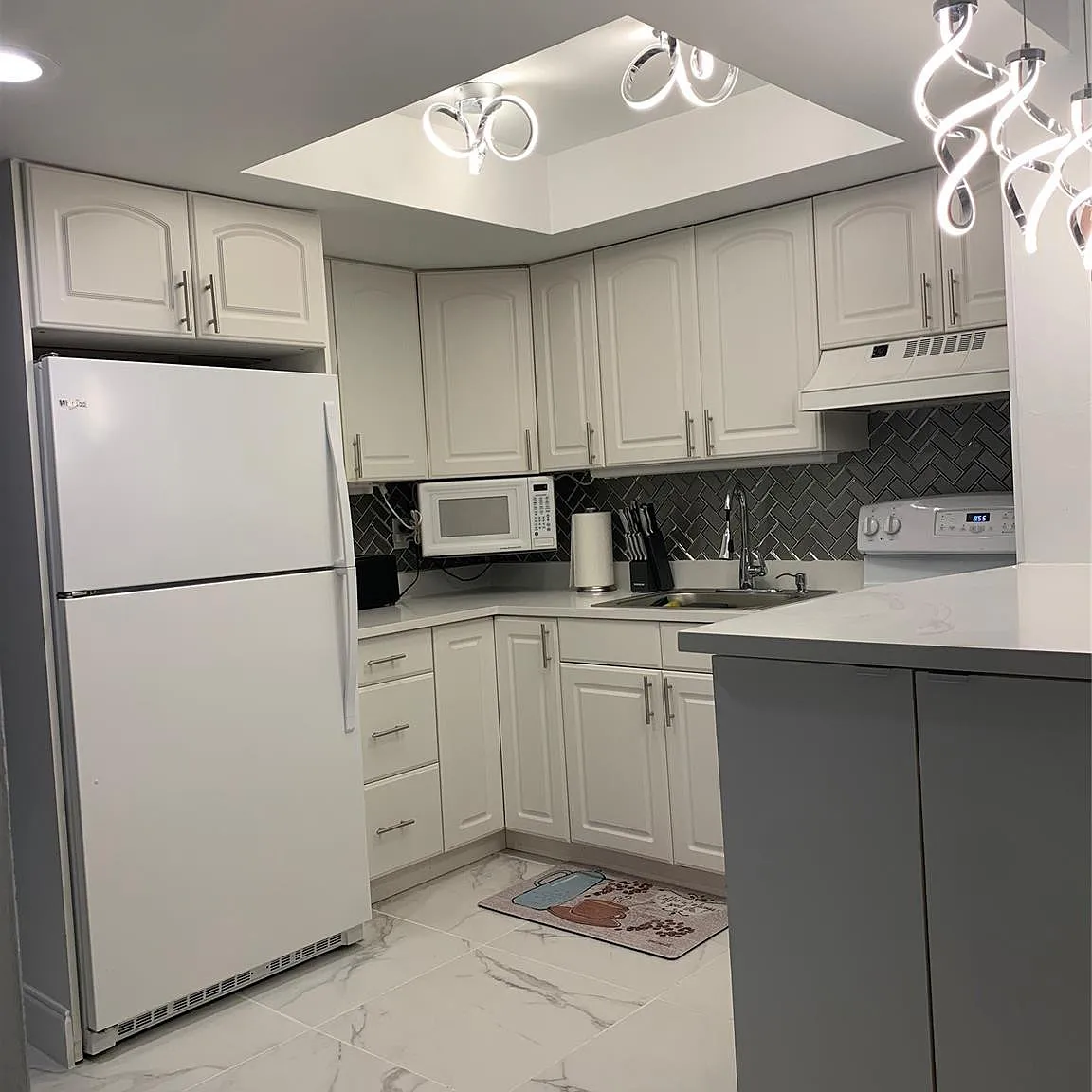 1 bed, 1.0 bath, 560 sqft, $1,900 — Photo 1