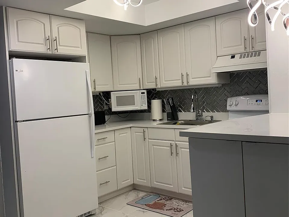 1110 N Riverside Dr #25