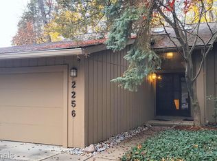 2256 Forest Gln, West Bloomfield, MI
