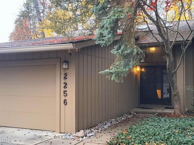2256 Forest Gln, West Bloomfield, MI, 48324
