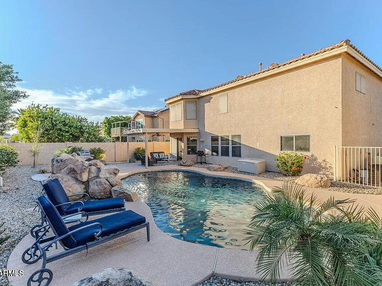 10617 W Daley Ln — Photo 31