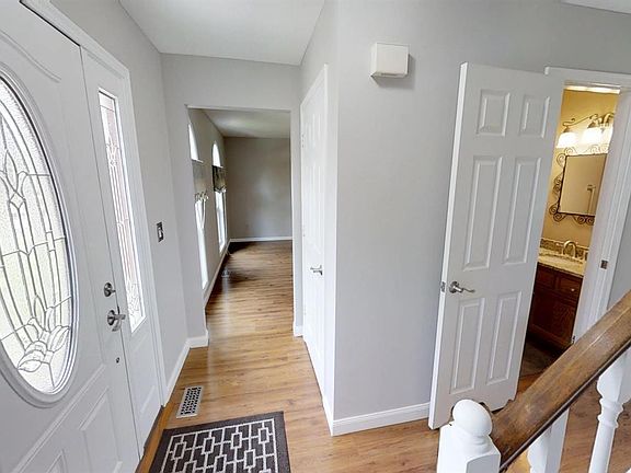 4th image of 8950 Edgeridge Dr