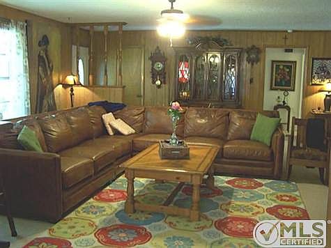 5th image of 914 Surry Place Dr