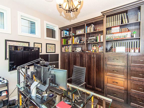 4th image of 4014 Westcliff Pl SW