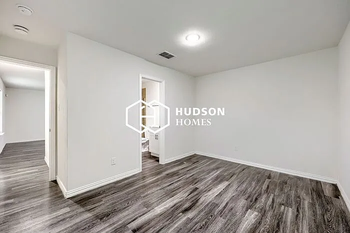 2722 William St — Photo 10