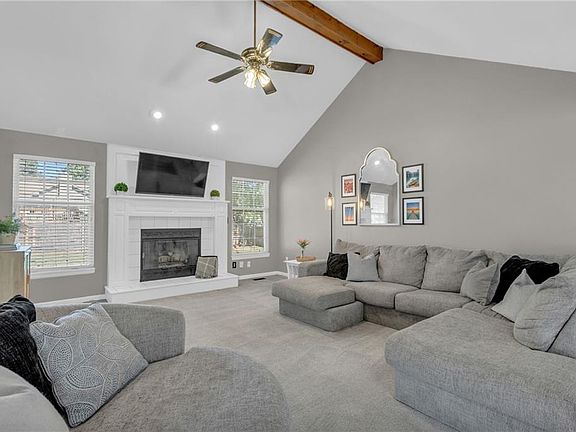 5th image of 635 NE Bryant Dr