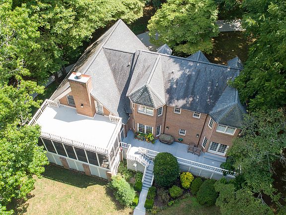 4th image of 394 Cove View Ln