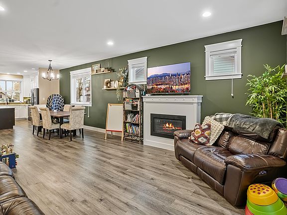 4th image of 9847 McGrath Rd
