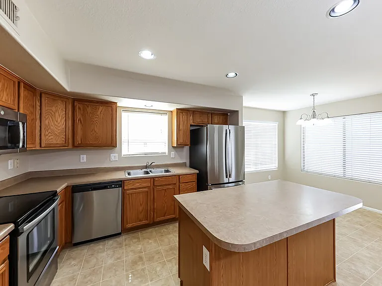 12429 W Montebello Ave — Photo 6