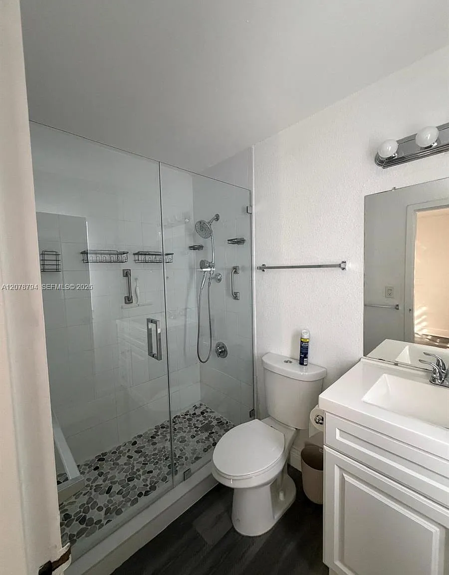 Doral Gardens Ii Condo — Photo 2