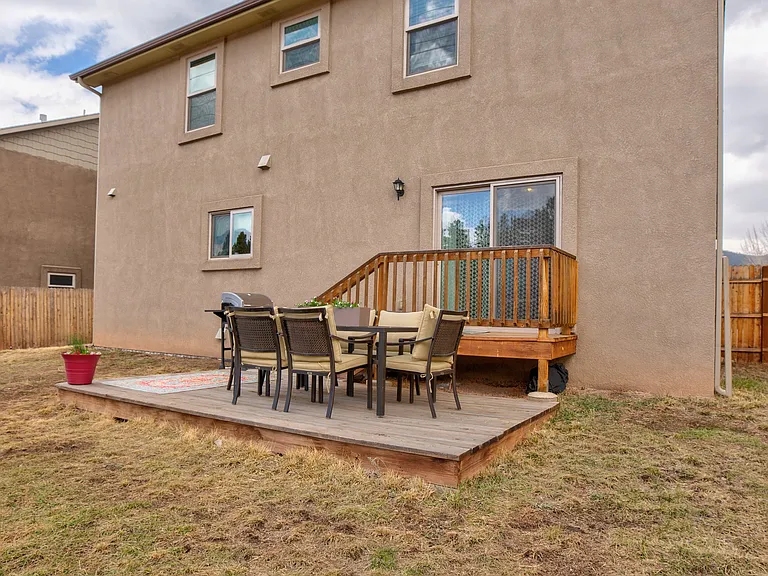 705 Valley View Dr — Photo 3