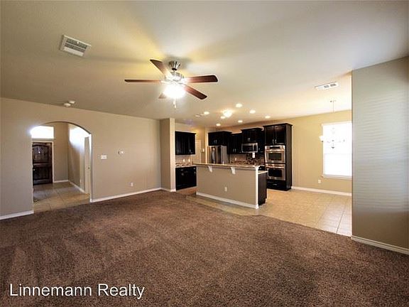 3rd image of 803 Siena Ct