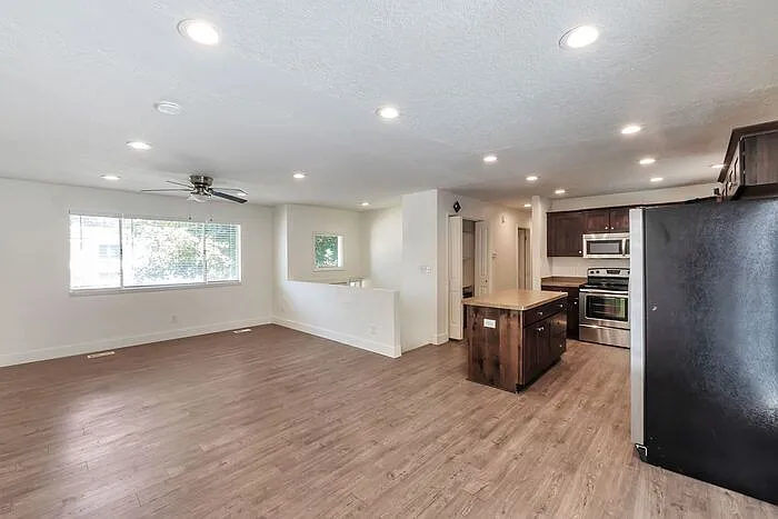 2151 W 300 North St — Photo 6