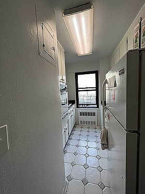 4th image of 279 E 44th St APT 8D