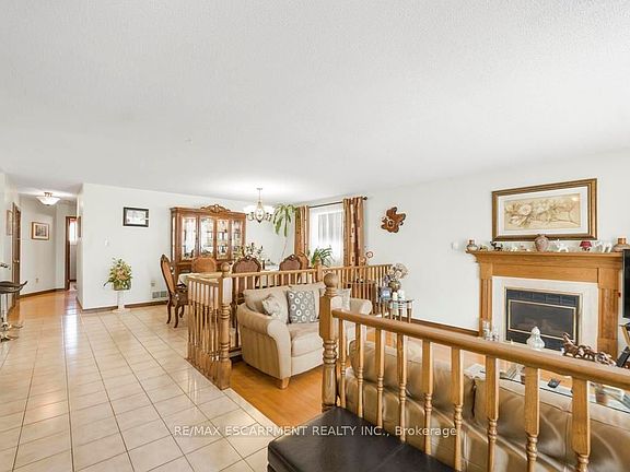 4th image of 115 1st Rd W