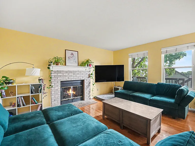 448 Somerset Dr — Photo 2