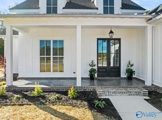 25 Bethel Crest Cir, Hartselle, AL 35640