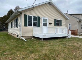 1230 S 32nd St, Manitowoc, WI 54220