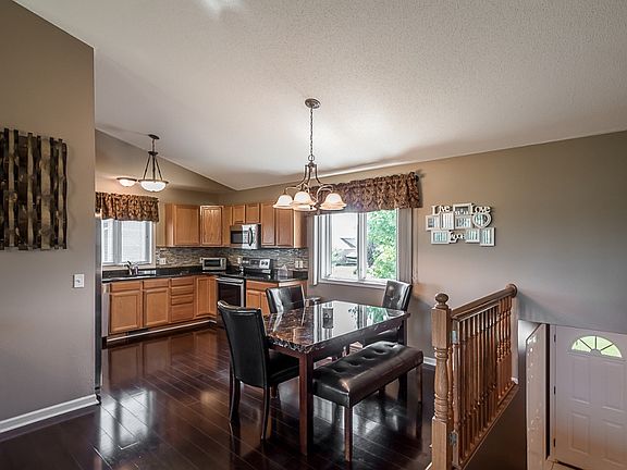 5th image of 517 Allyn Cir