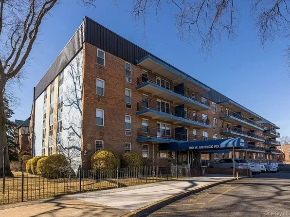 190 W Merrick Road #4N, Freeport, NY 11520