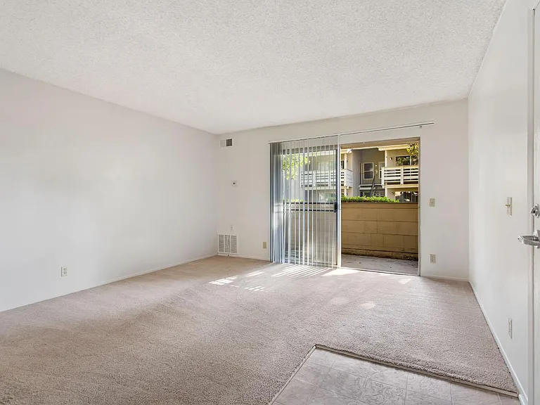 1130 E Alosta Ave — Photo 17