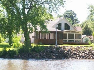 227 E Main St, Shell Rock, IA 50670