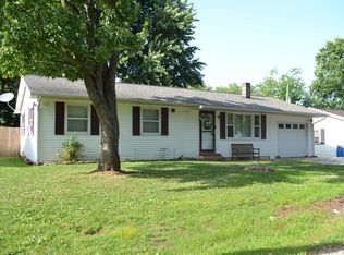 202 Connie Dr, Albion, IL 62806