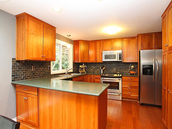 3rd image of 2511 Sahalee Dr W