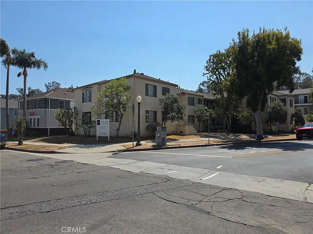 3 bed, 700 sqft, $4,635 — Photo 1