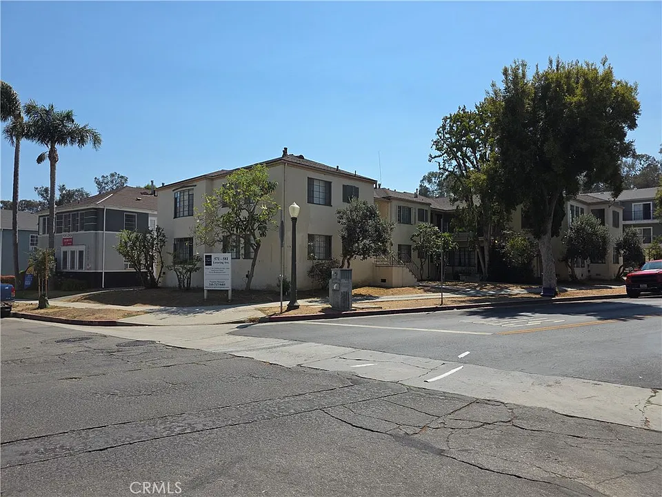 575 Levering Ave #579