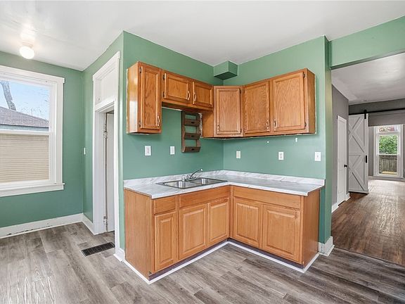 4th image of 1609 E 5th St
