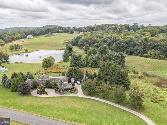 2nd image of 36 Wyndemere Lake Dr