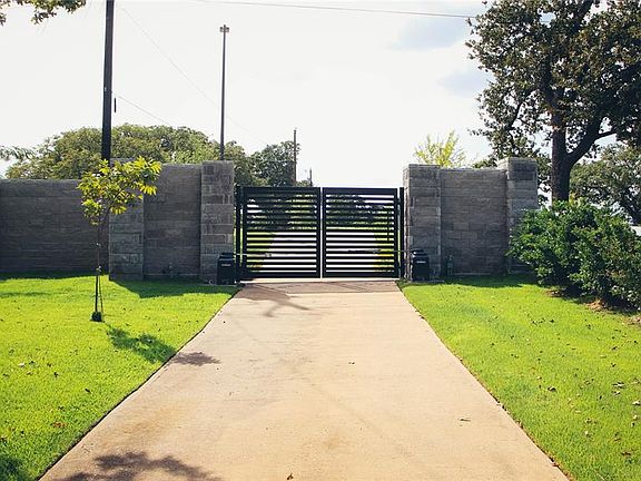 2nd image of 1395 Randol Mill Ave