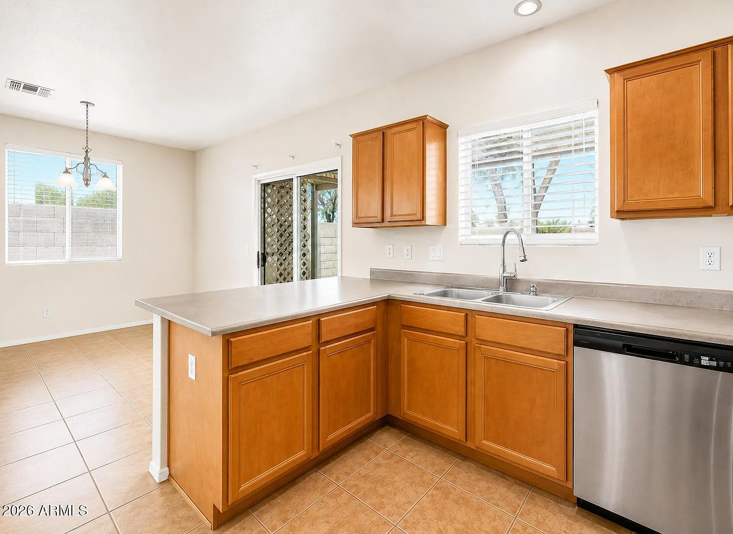3 bed, 2.5 bath, 1674 sqft, $2,350 — Photo 4