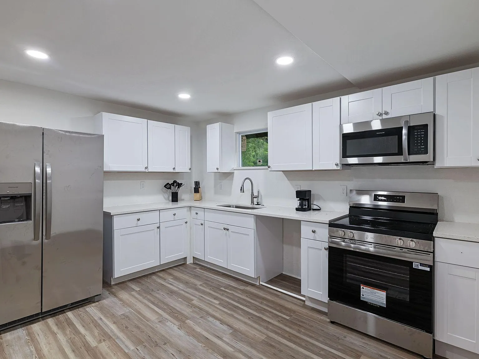 4 bed, 3.0 bath, 1900 sqft, $905 — Photo 2