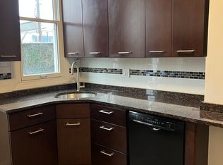 417 Van Brunt St APT 1R, Brooklyn, NY 11231