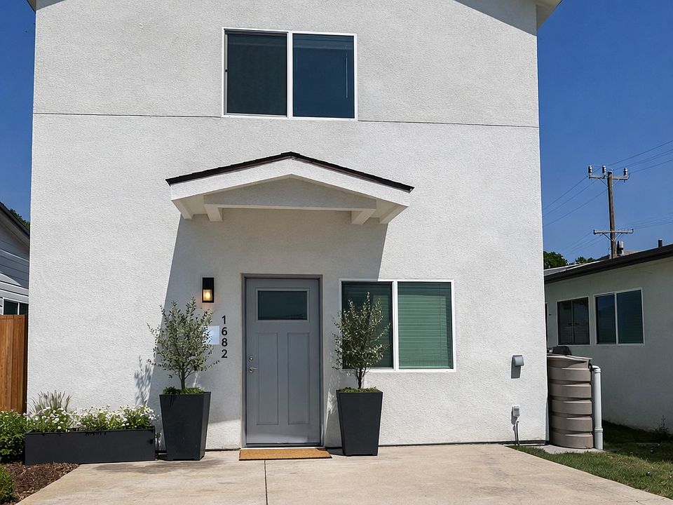 1st image of 10652 Shoshone Ave