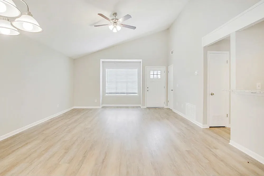 3 bed, 1387 sqft, $1,800 — Photo 4