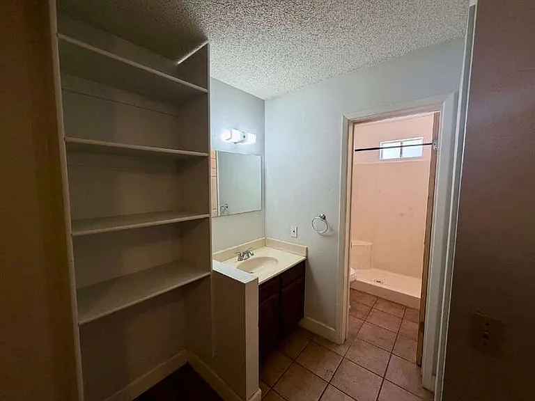 846 N Revere #202 — Photo 13
