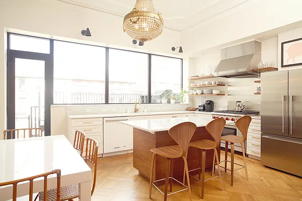 Rented by Alexander Bilu, LREB | media 13