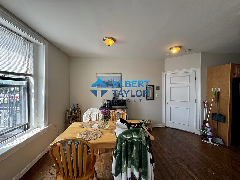 1942 Beacon St #1 — Photo 20