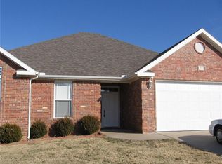 4112 Green Side Ln, Springdale, AR 72762