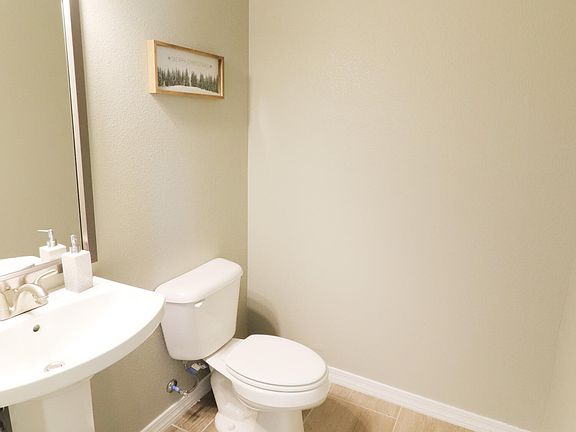3rd image of 13118 Oakhampton Ave