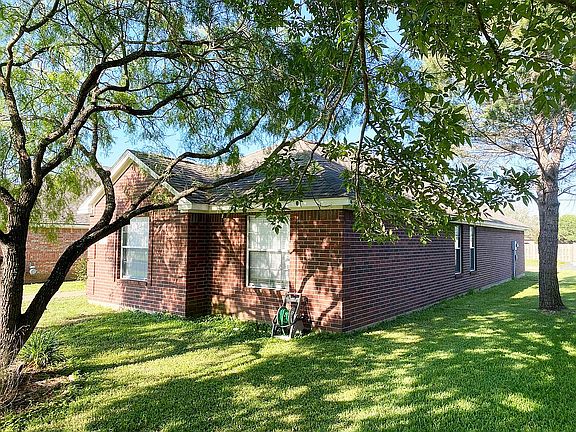 3rd image of 2312 Carnation Ct