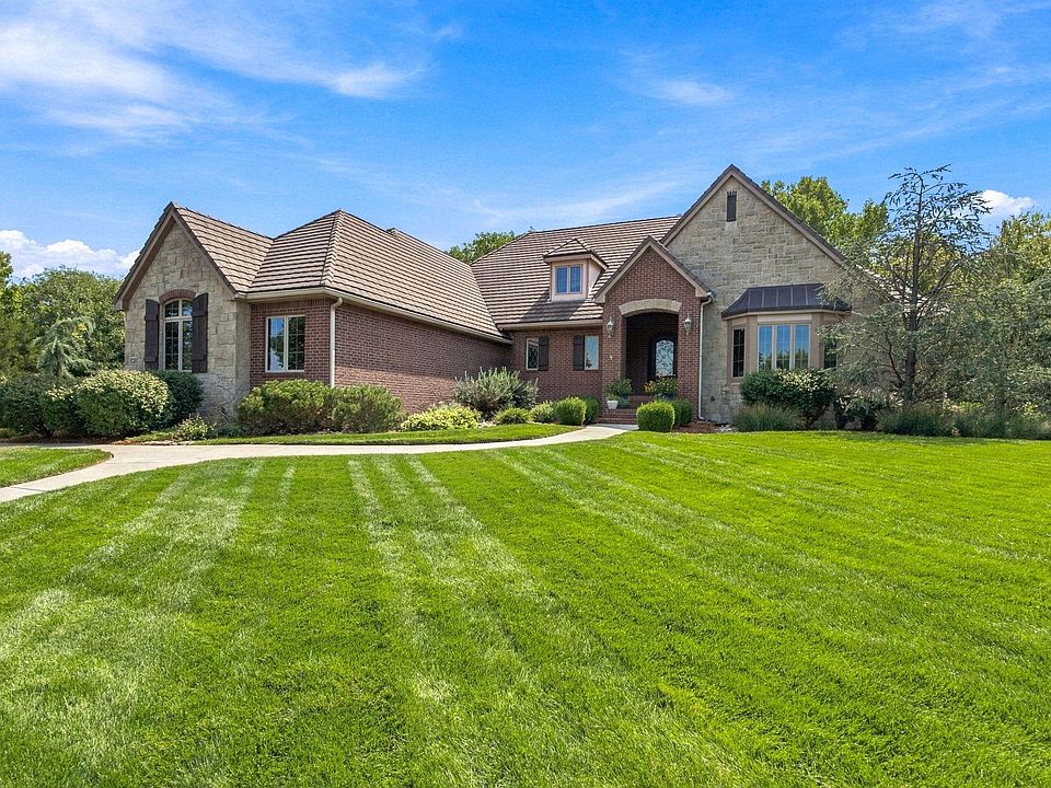 1st image of 8219 W Meadow Park