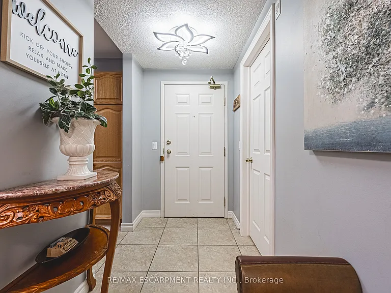 990 Golf Links Rd #308 — Photo 6
