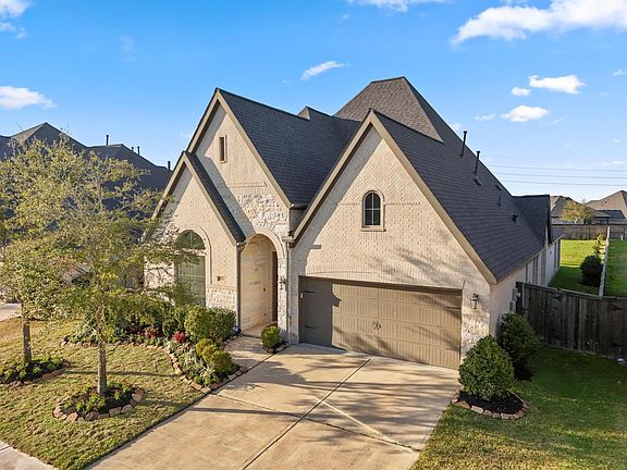 2nd image of 6914 Red Oak Dr